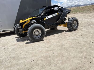 Can-Am Maverick R