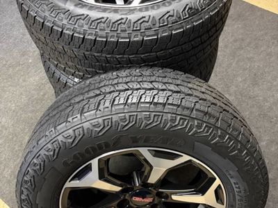 New (2K miles) AT4 wheels & Tires (275/60R20)