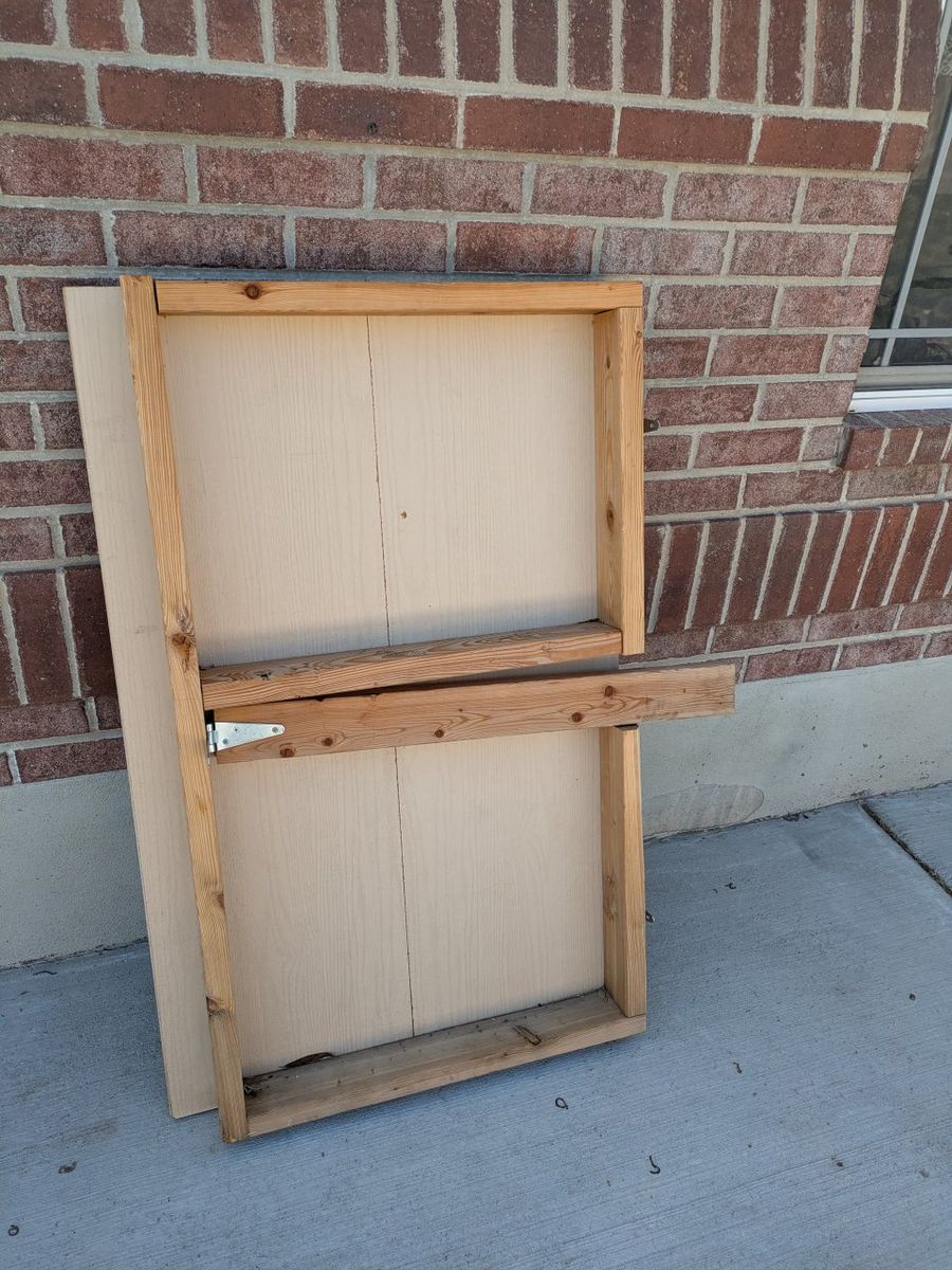 Free folding wood shelf