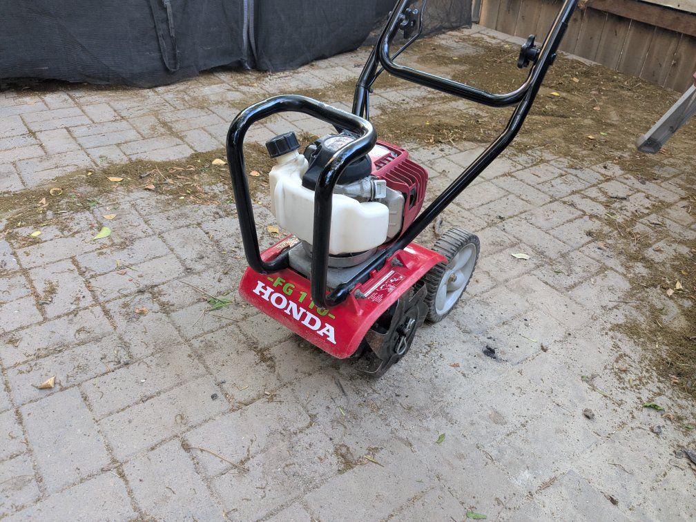 4 stroke HONDA mini tiller excellent