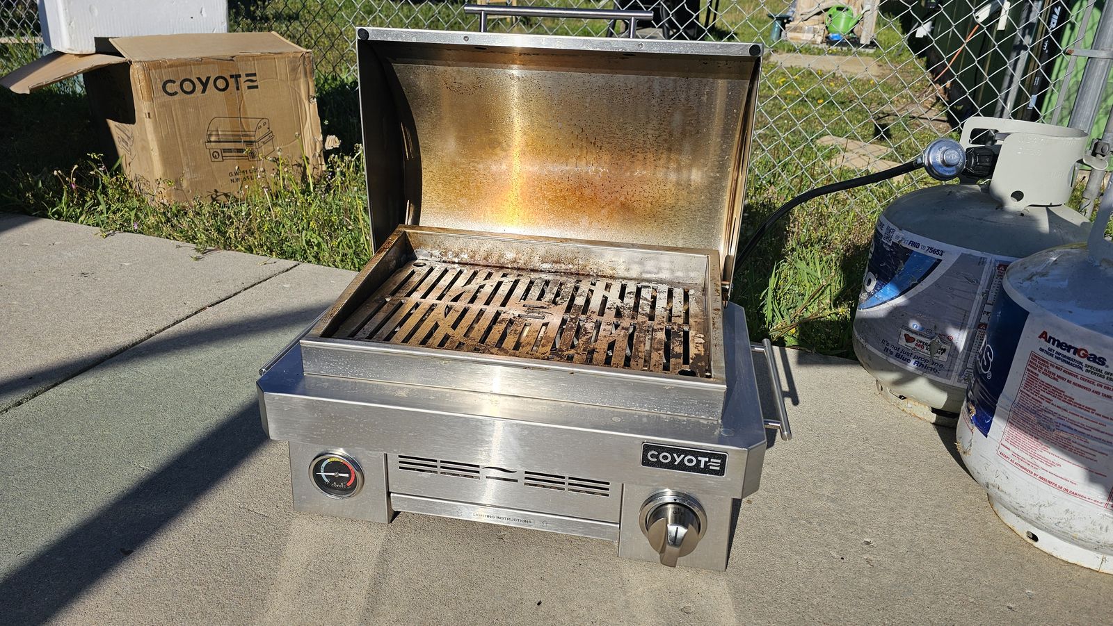 Portable propane grill