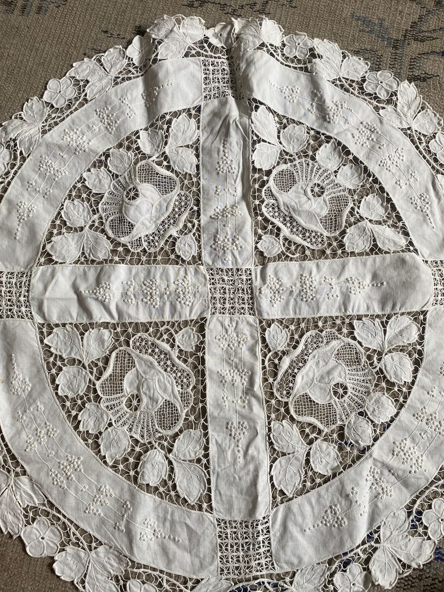 Vintage tablecloths/napkins