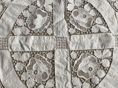 Vintage tablecloths/napkins