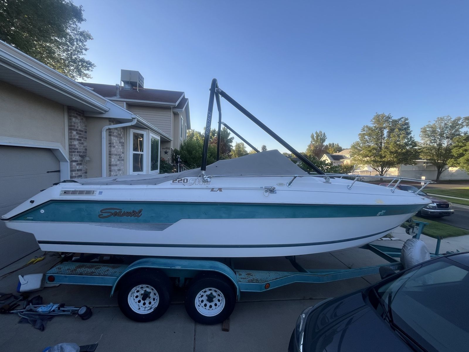 Seaswirl 220 SWL Boat cuddy 5.8L and Wakeboard Tower