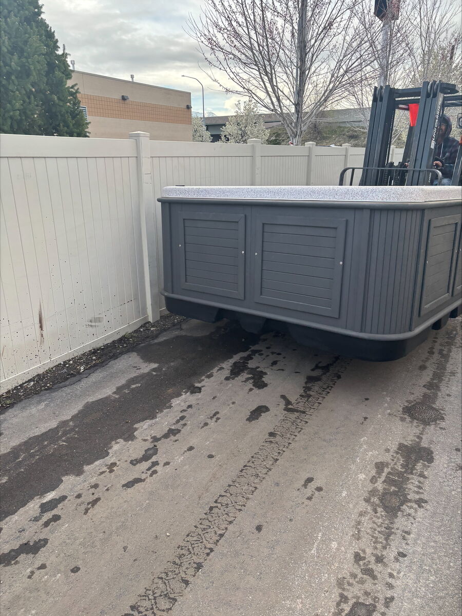 Arctic Spa Yukon Hot Tub, 7' x 7' with seating for up to 6 people, refurbished.