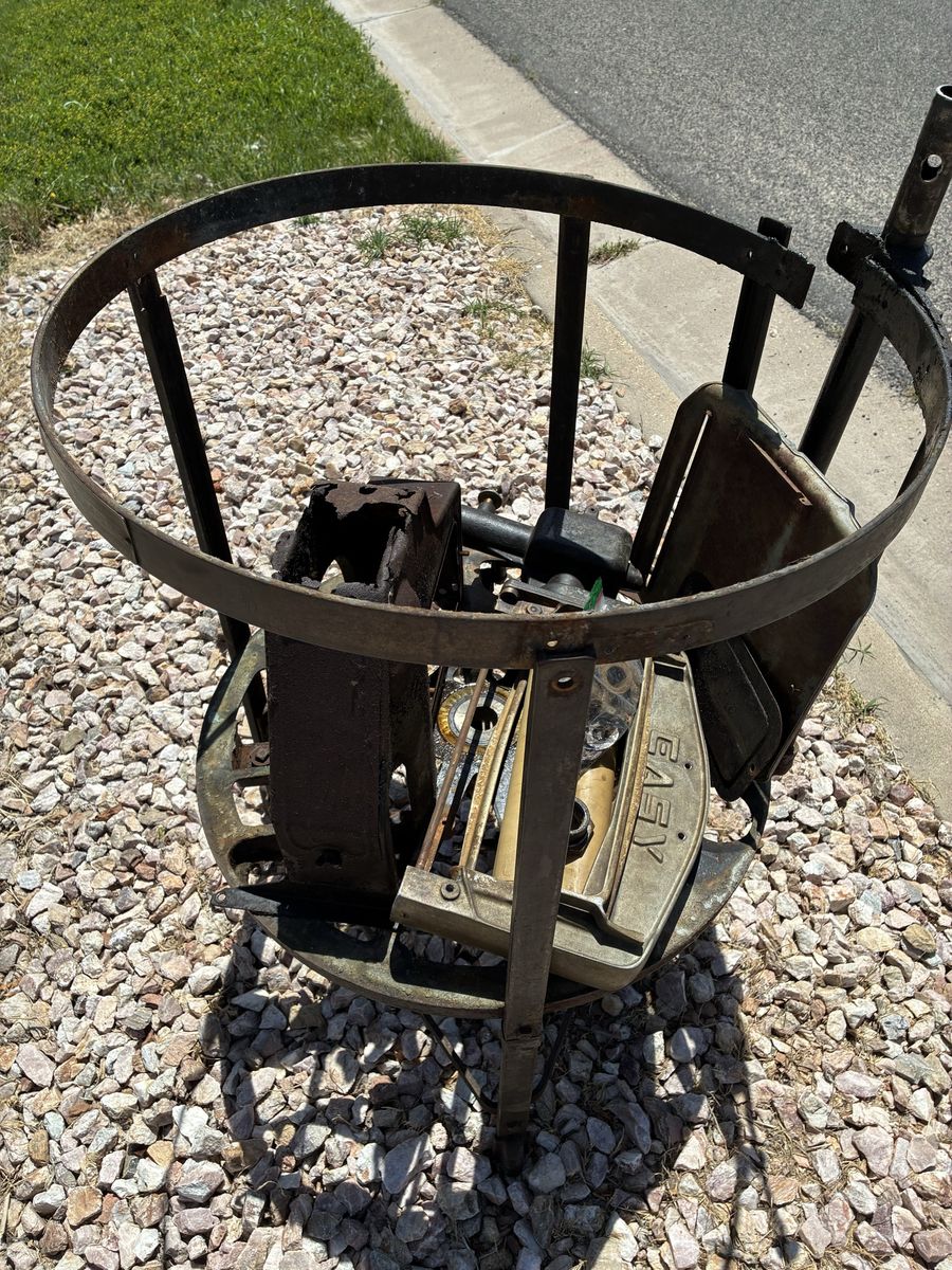 FREE —ANTIQUE WASHING MACHINE (All Metal)