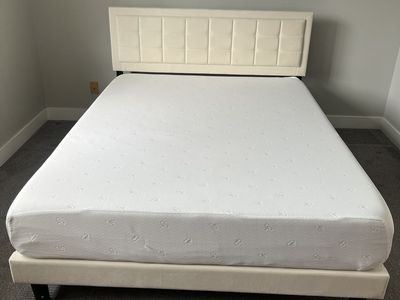 Cream Velvet Upholstered Queen Bed with Tufted Headboard
