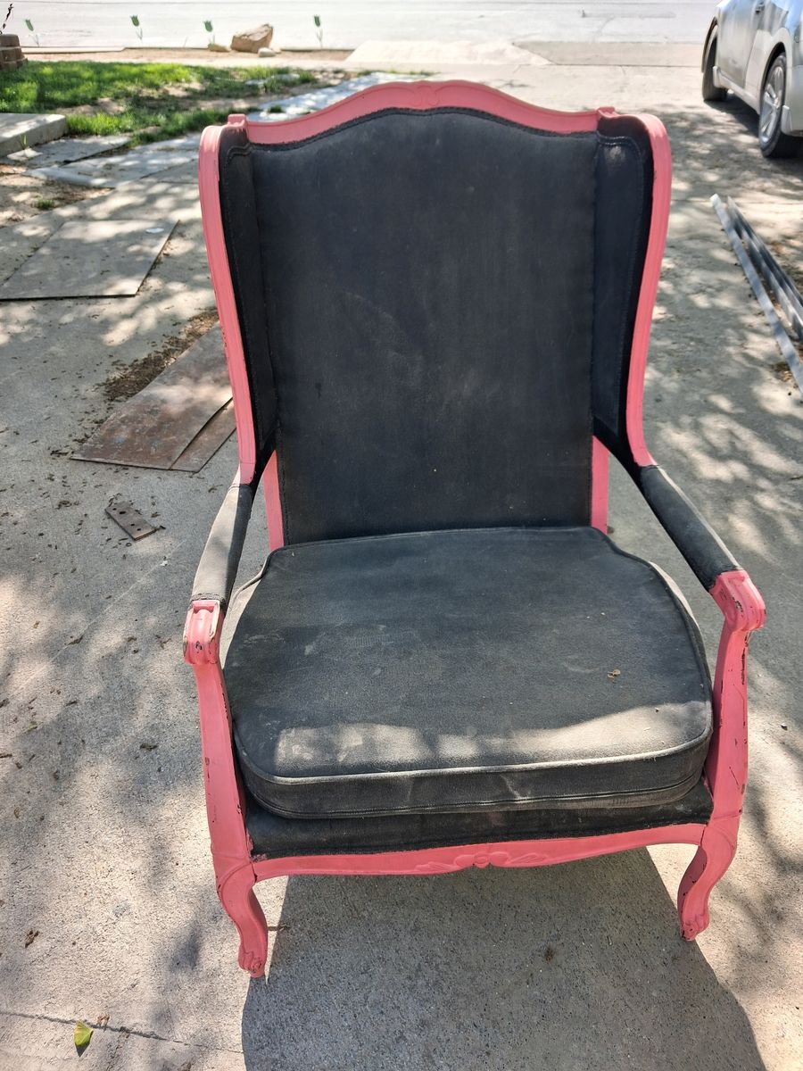 Arm chair.