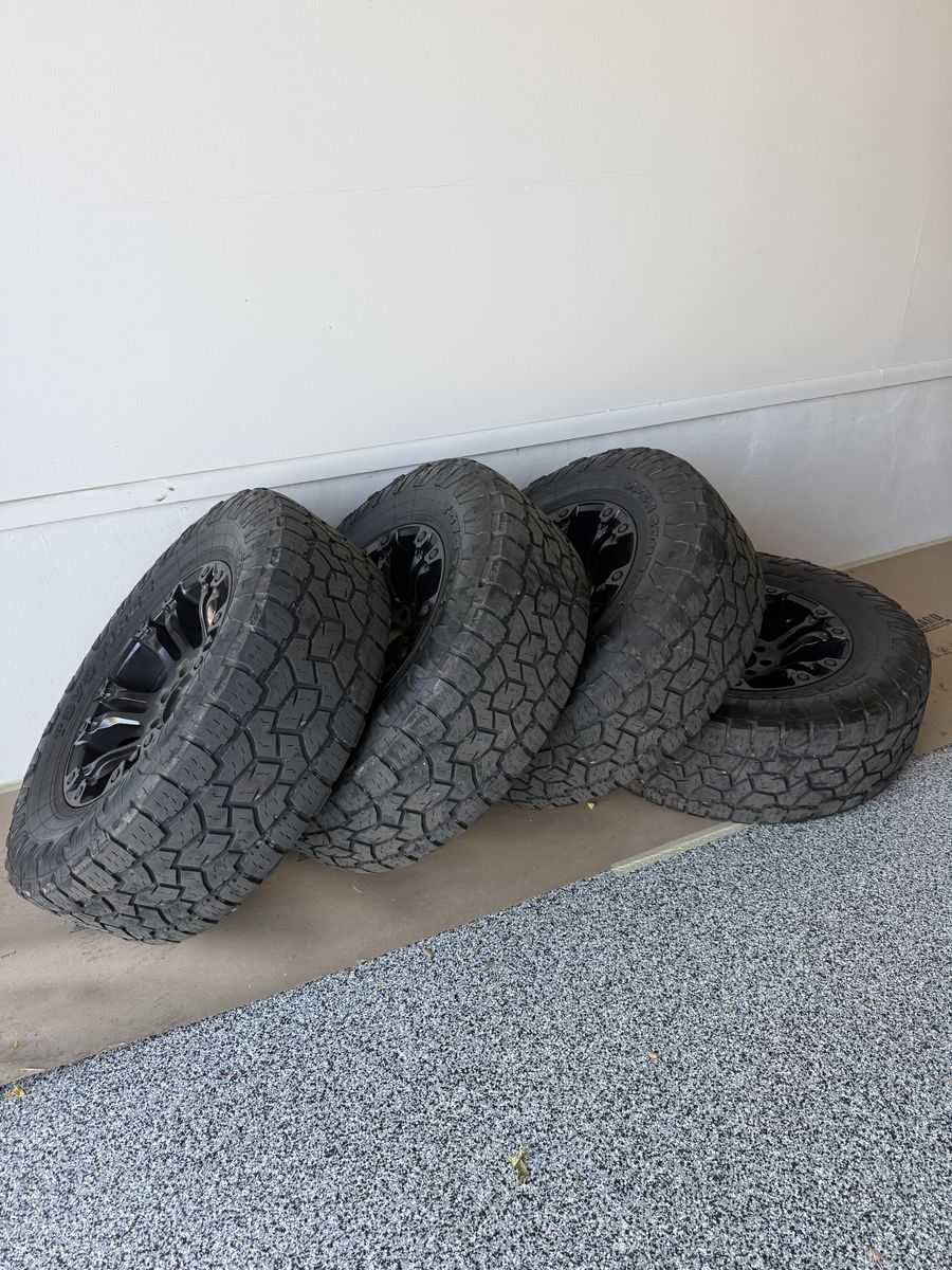 Toyo AT3 Tires 37x12.50 With Fuel 20 wheels