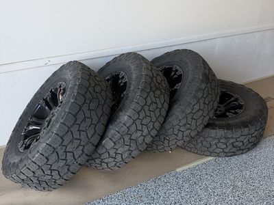 Toyo AT3 Tires 37x12.50 With Fuel 20 wheels