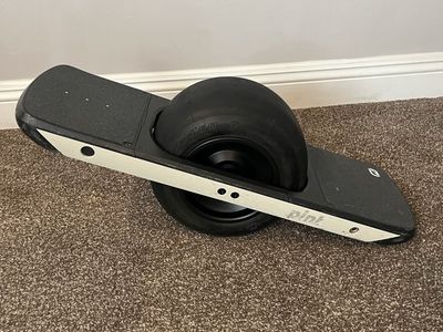 Onewheel Pint Electric Skateboard - Light Gray / Black with Original Box