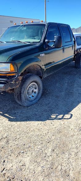 2000 Ford F350 Super Duty – Crew Cab – Flatbed – Needs Transmission – Not Running