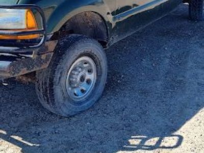 2000 Ford F350 Super Duty – Crew Cab – Flatbed – Needs Transmission – Not Running