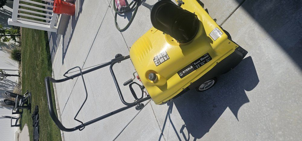 Steele 21" single-stage snow blower