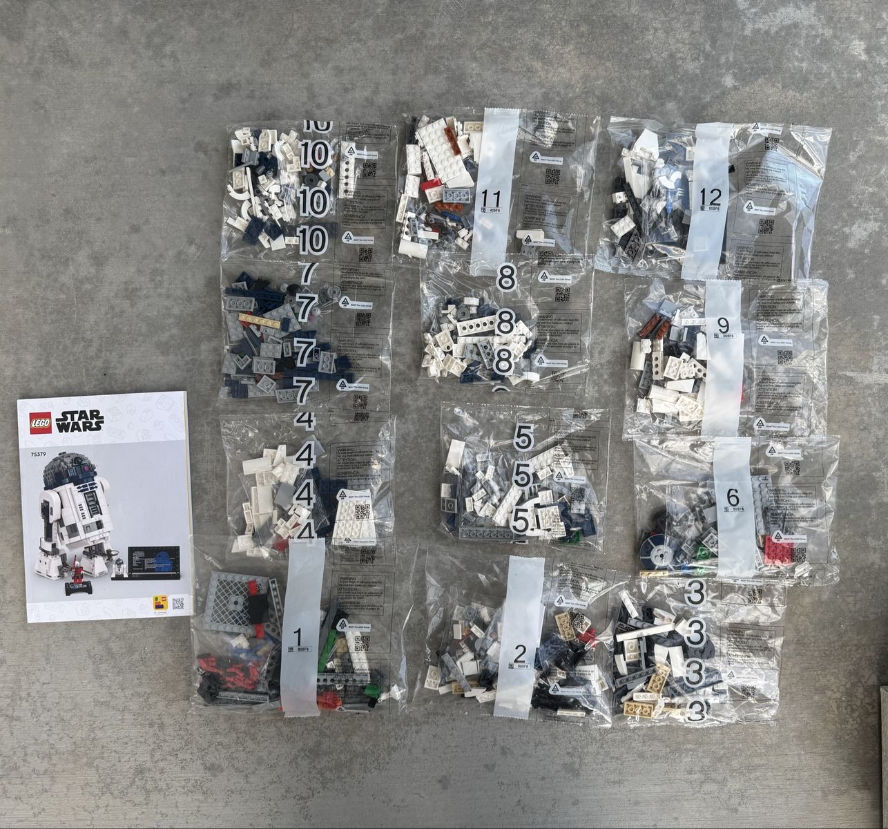LEGO Star Wars R2-D2 (75379) Set No Box