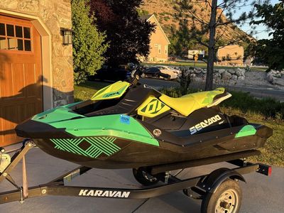 2020 Seadoo spark trixx 3Up With Karavan Trailer