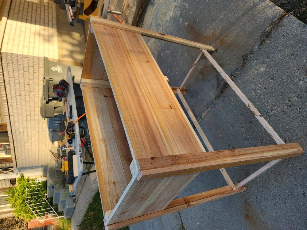 36" Cedar stand alone planter