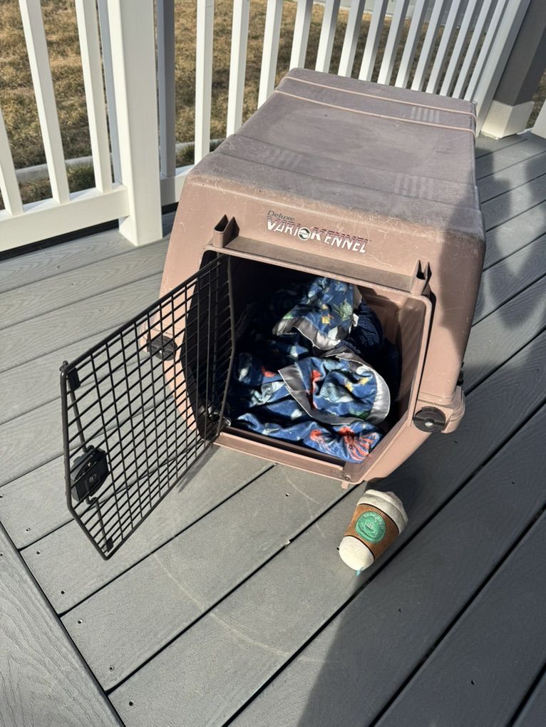 Deluxe Vari Kennel Medium Sized Pet Crate/Kennel