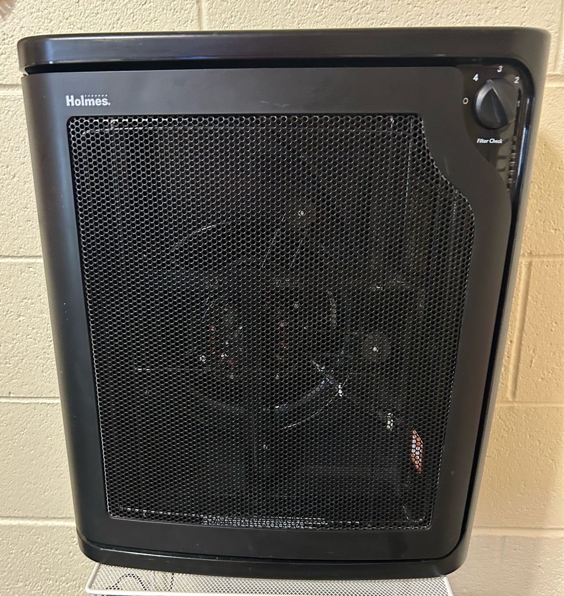 Holmes Air Purifier HAP242-NUA True HEPA-Type Filter Cleans 310-349 sq ft Capture 99.97% Airborne Contaminants. Cash Only