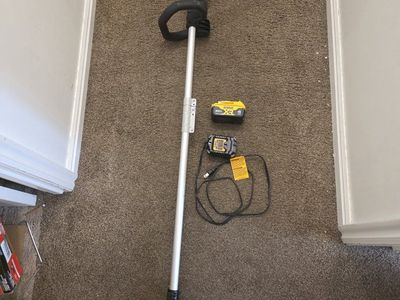 New Dewalt 20V MAX 13in. String Trimmer Kit
