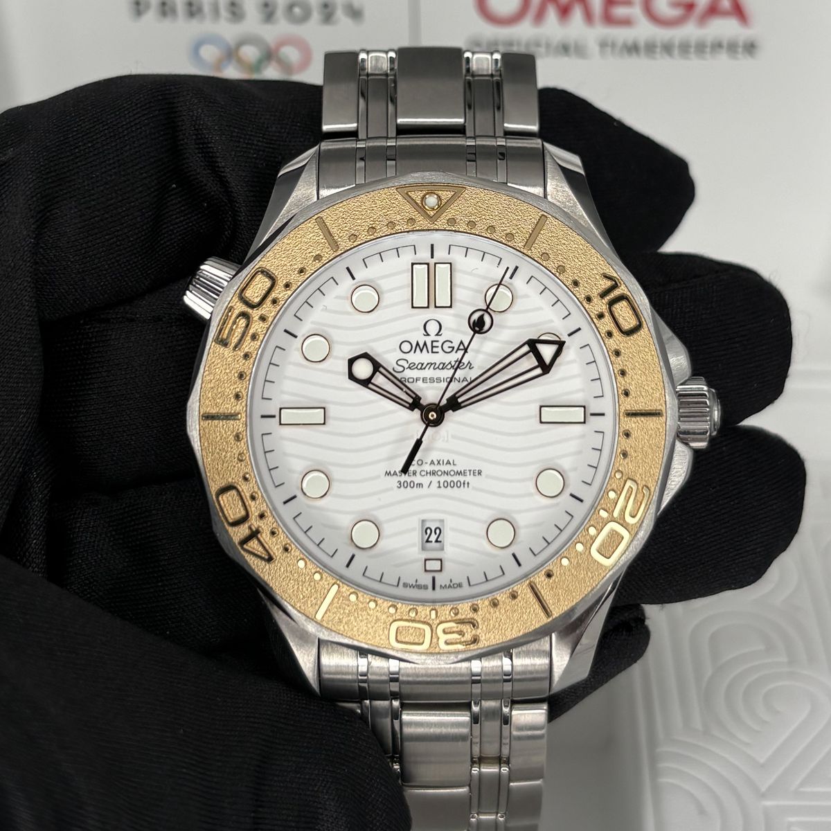 2024 Paris Seamaster 18k Moonshine Seamaster 522.21.42.20.04.001