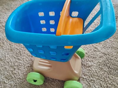 Step2 Little Helper's Shopping Cart