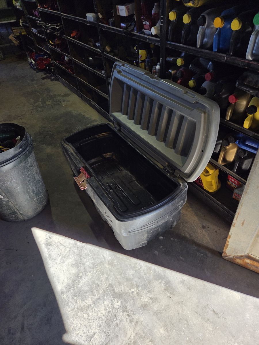 Rubbermaid container