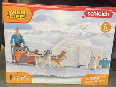 Schleich Wild Life Arctic Expedition Sled with Huskies and Igloo Set 42558