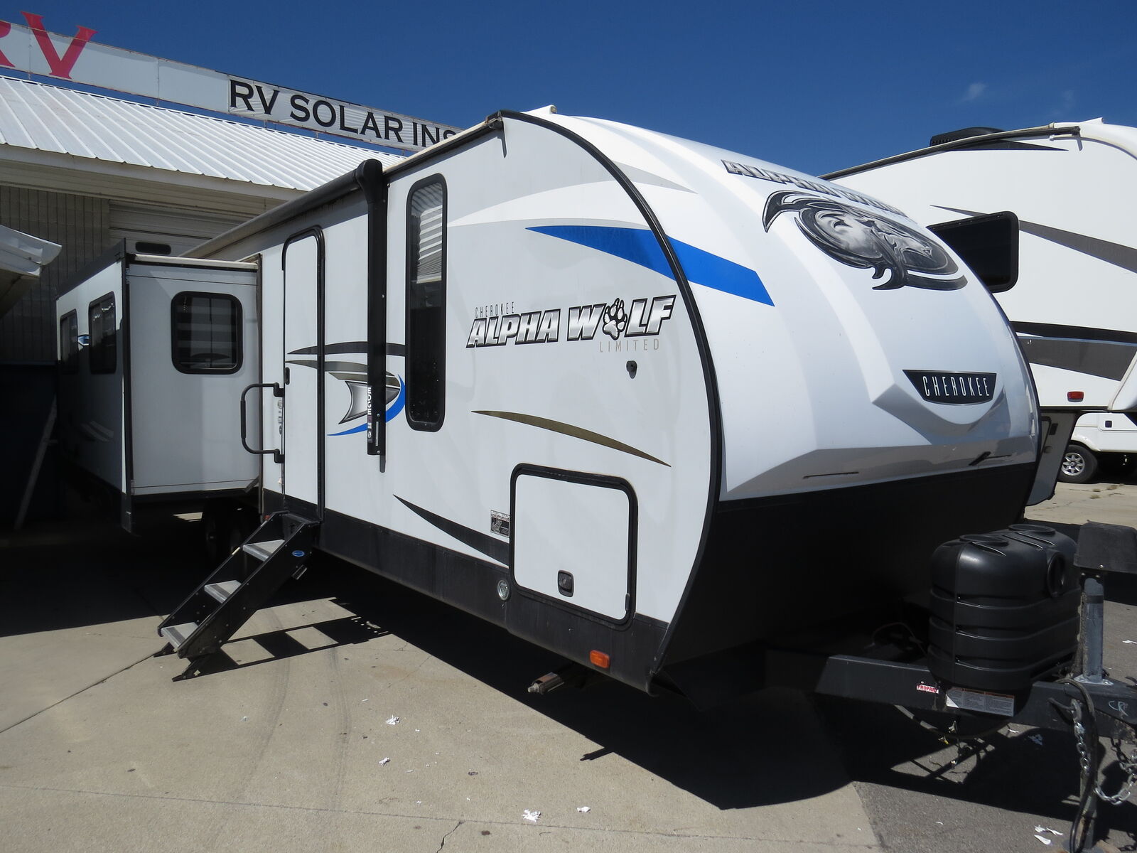 2021 Cherokee Alpha Wolf 26RL-L (2 Slides!)