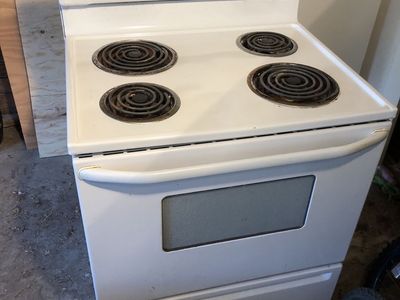 Amana Electric Range Freestanding Stove 30" White 4-Burner Coil Top