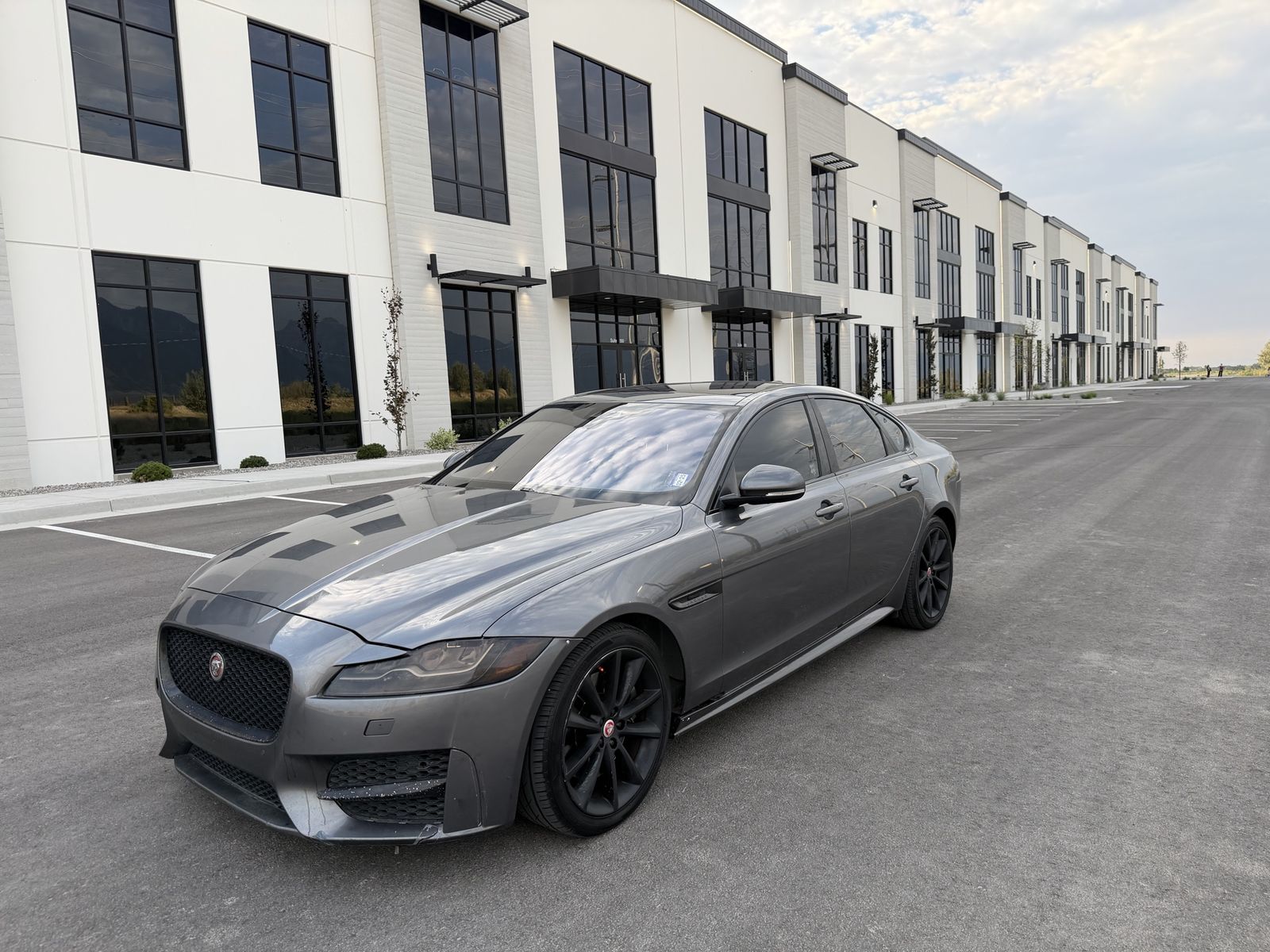 2016 Jaguar XF R-Sport