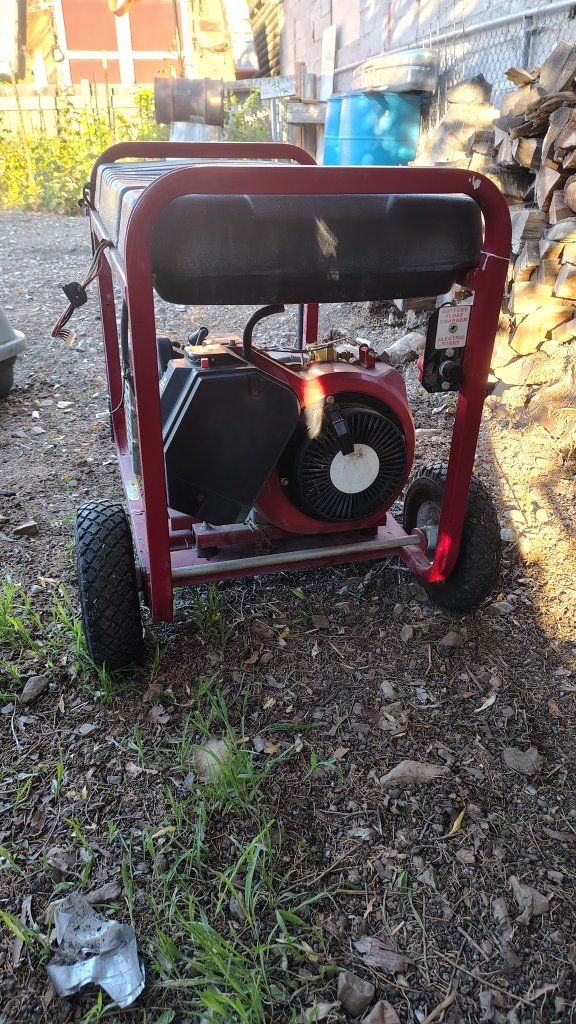 Generac 01470 Portable Generator 7550 AC Watts Briggs & Stratton Engine 407cc