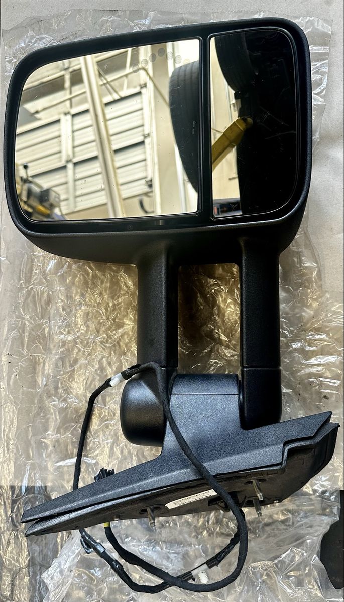 OEM GM Passenger Side Towing Mirror – Part #20862099