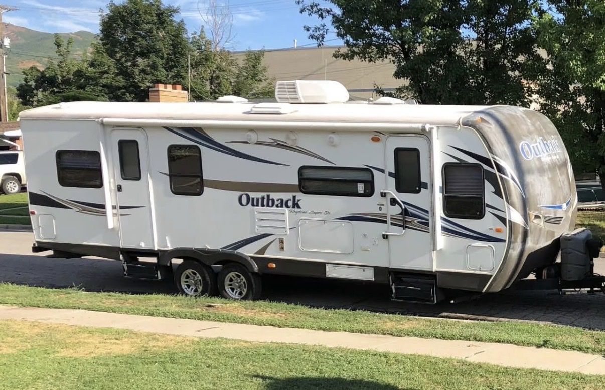 2013 32’ Keystone Outback Travel Trailer