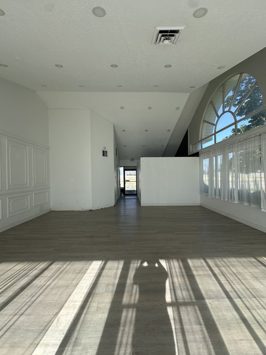 Main image 3