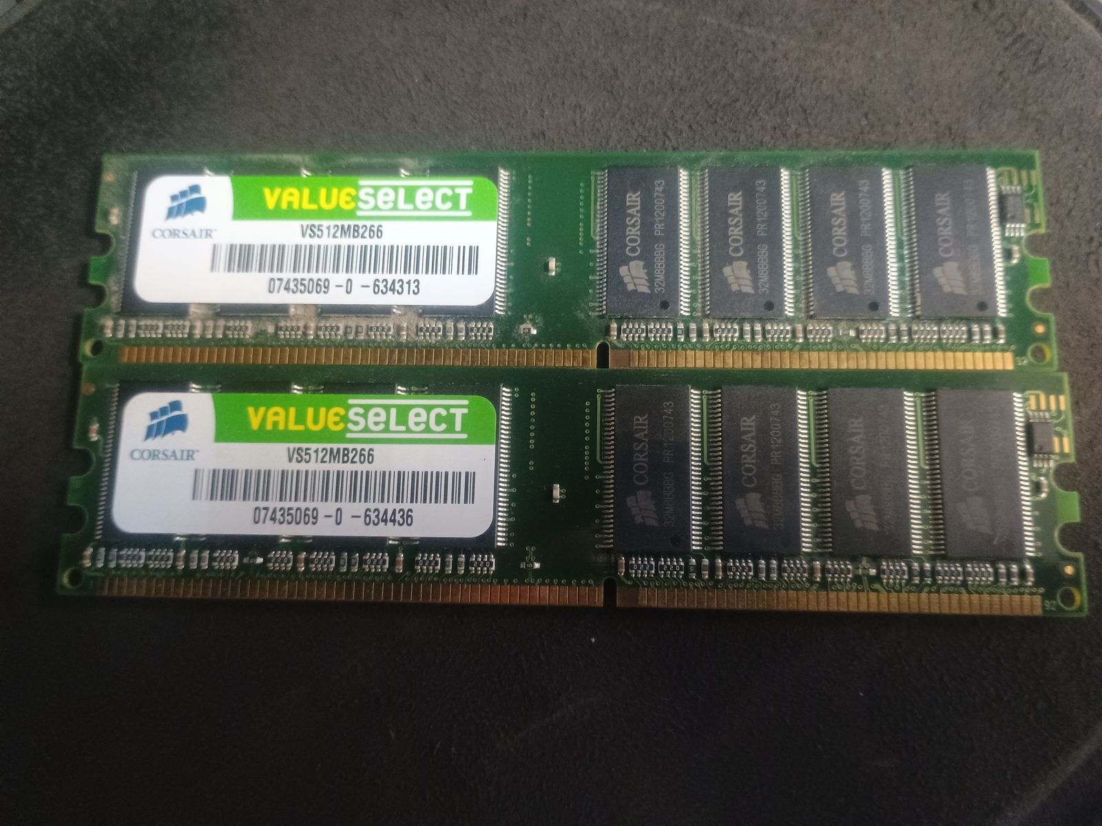 Two Corsair 512MB DDR Non ECC PC-2100 266Mhz VS512MB266
