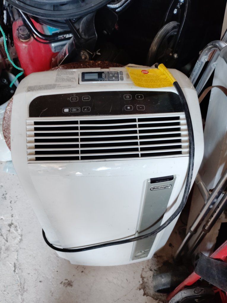 DeLonghi PAC AN270G1W-1A WH Portable Air Conditioner with Remote