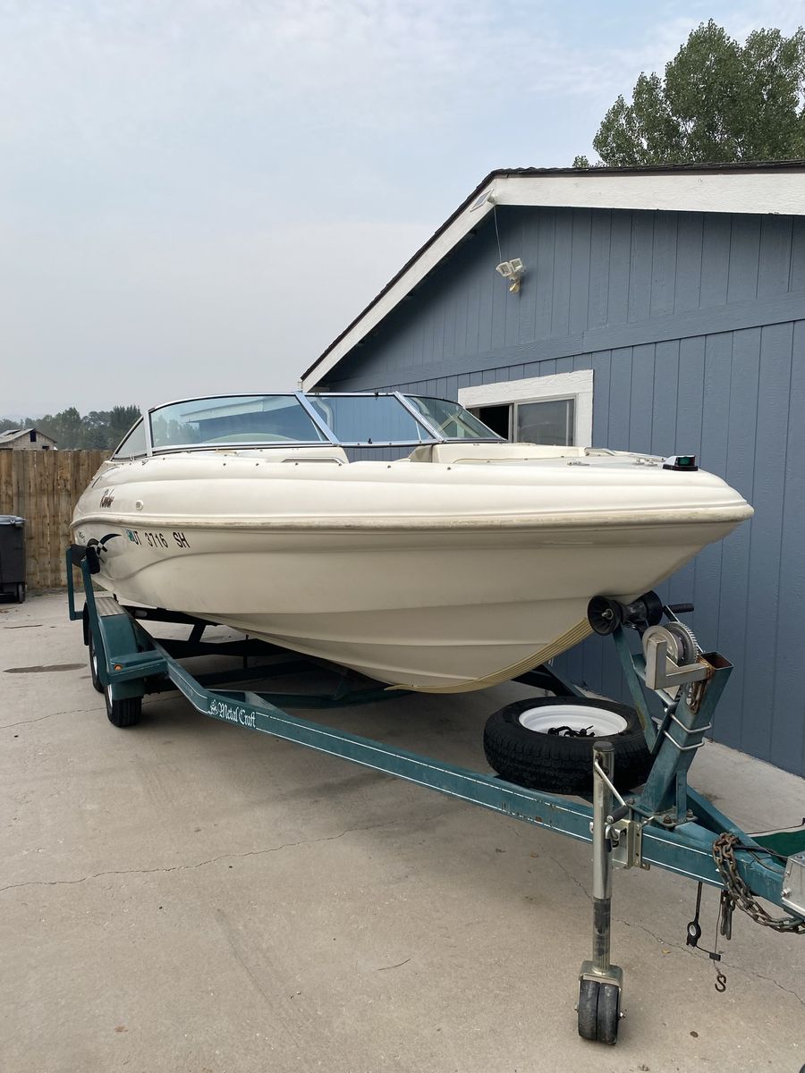 Rinker Captiva 212 Bowrider
