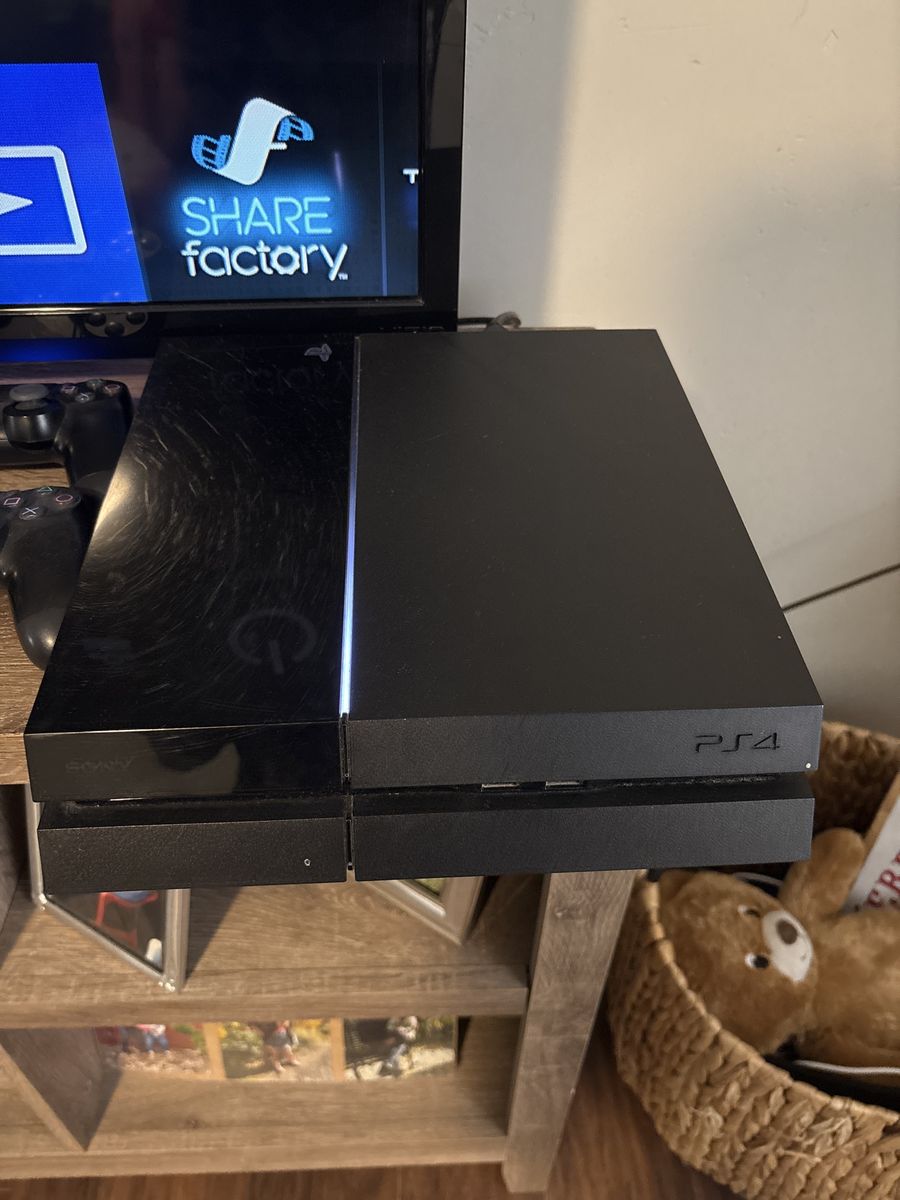 Sony PlayStation 4 (PS4) Console with 2 Controllers & 14 Games 500 gb