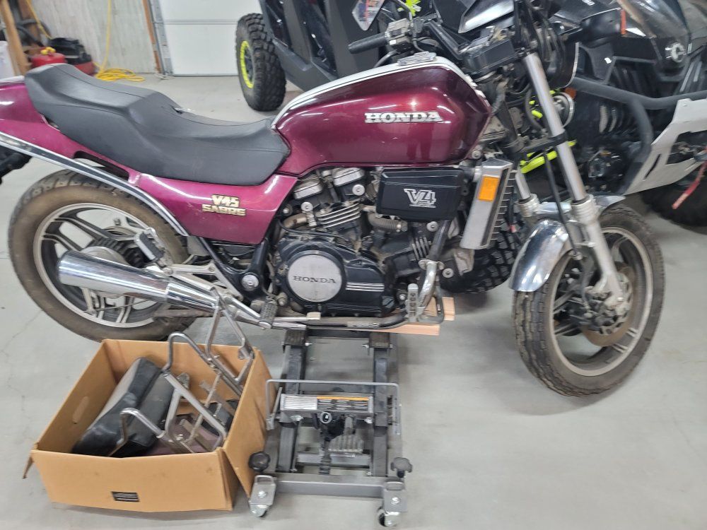 1983 Honda V45 Sabre VF750S – Clean Title – Project Motorcycle