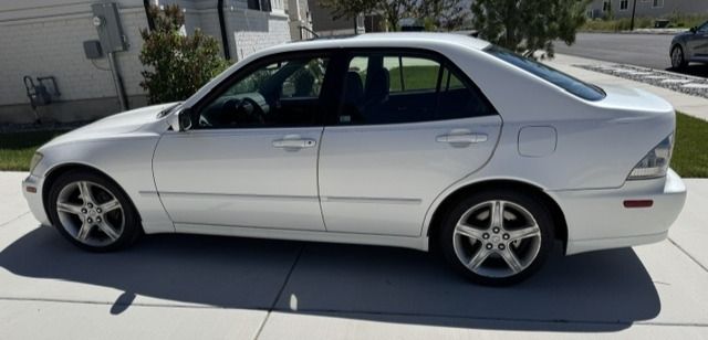 2002 Lexus IS Base