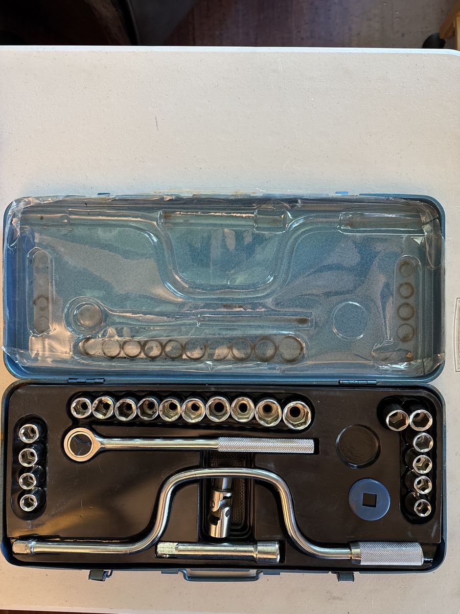 Vintage Metal Case Socket Set with Speed Handle & Ratchet