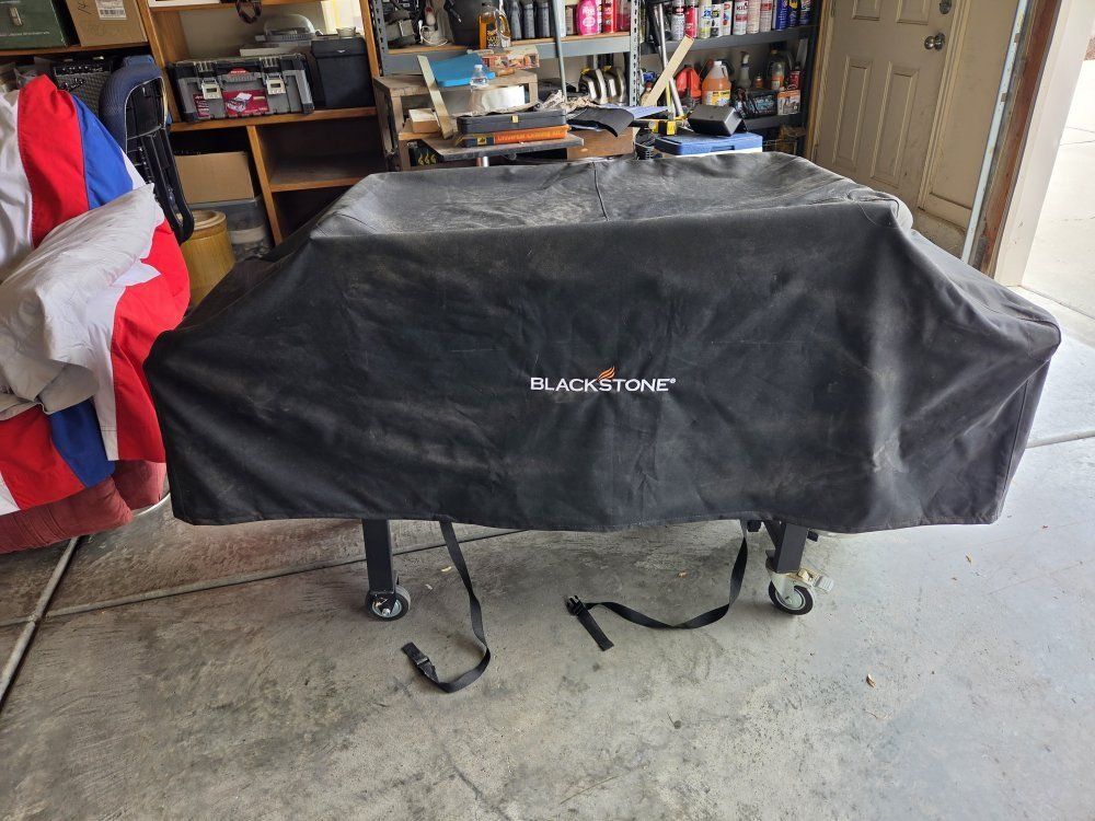 Blackstone 4-Burner Outdoor Gas Griddle with Cover and propane tank