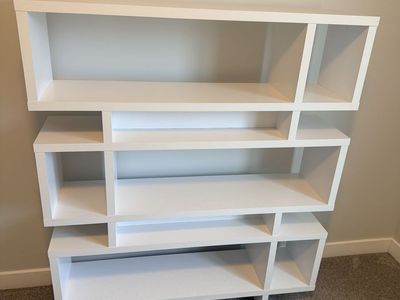 Contemporary White Coaster Reid 4-Tier Bookcase – Excellent Condition
