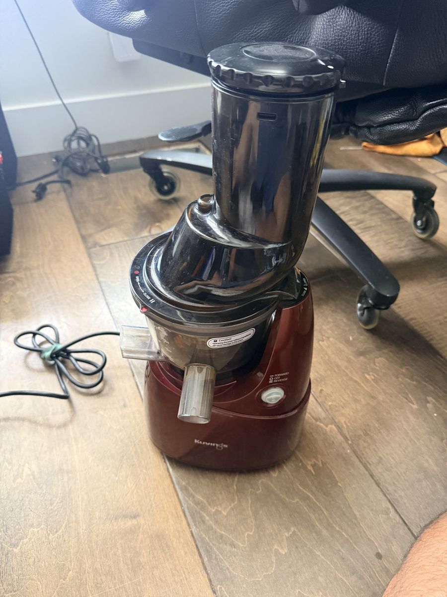 Kuvings Whole Slow Juicer Masticating Juicer Red/Black
