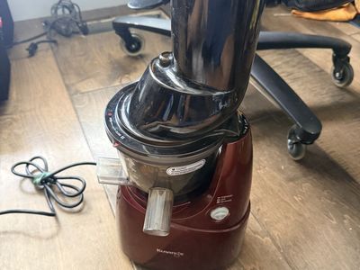 Kuvings Whole Slow Juicer Masticating Juicer Red/Black
