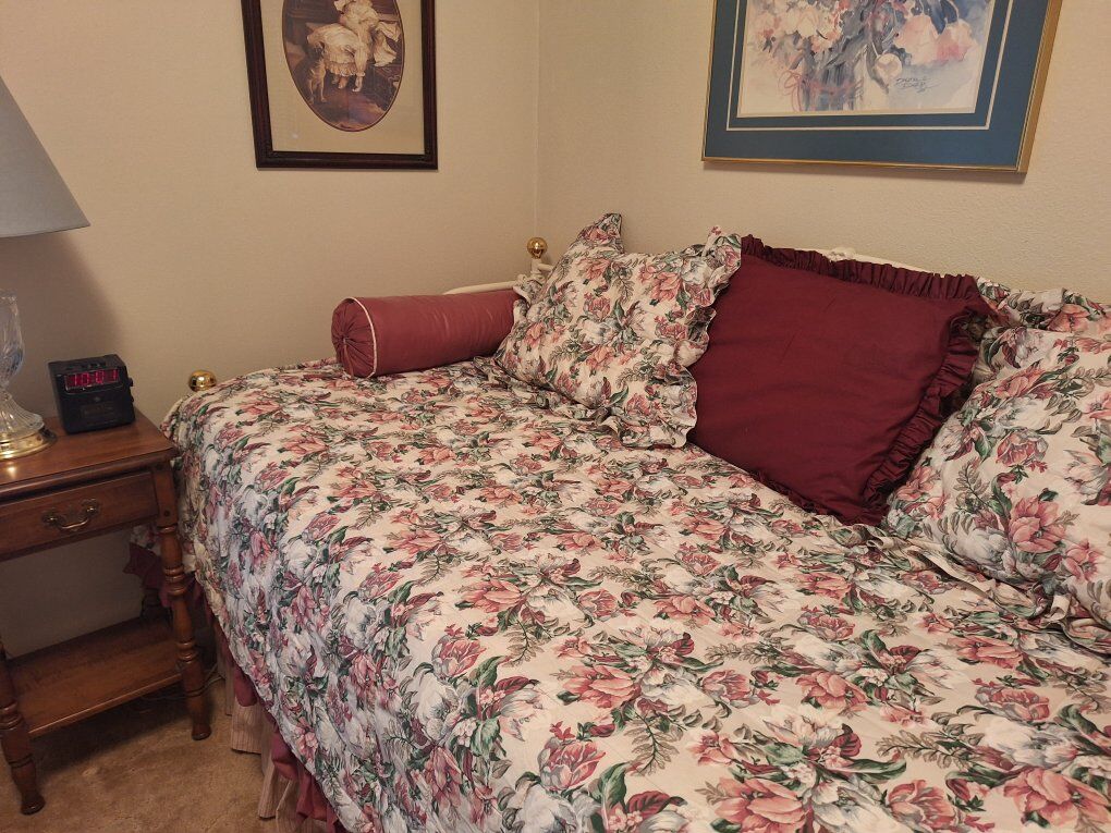 antique metal daybed & trundle