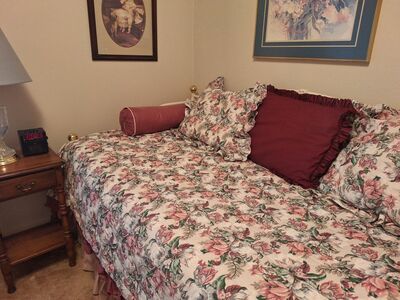 antique metal daybed & trundle