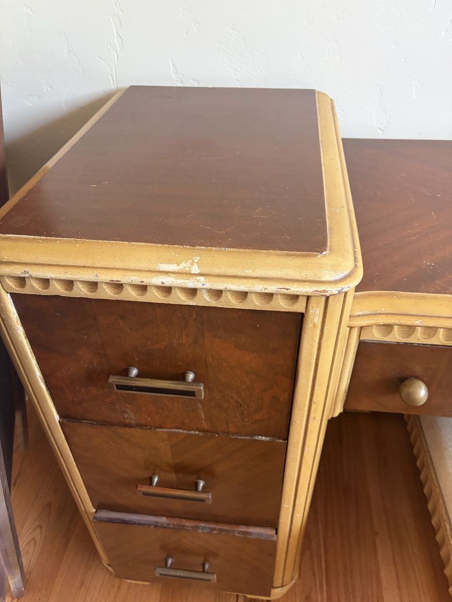 Makeup desk