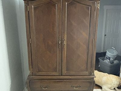 Free Armoire